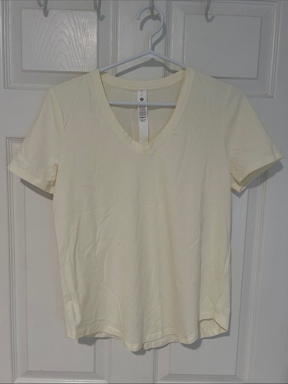 lululemon athletica Light Cream V-Neck Short Sleeve Tee